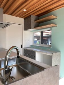 M邸 ‗キッチン水栓とカップボード